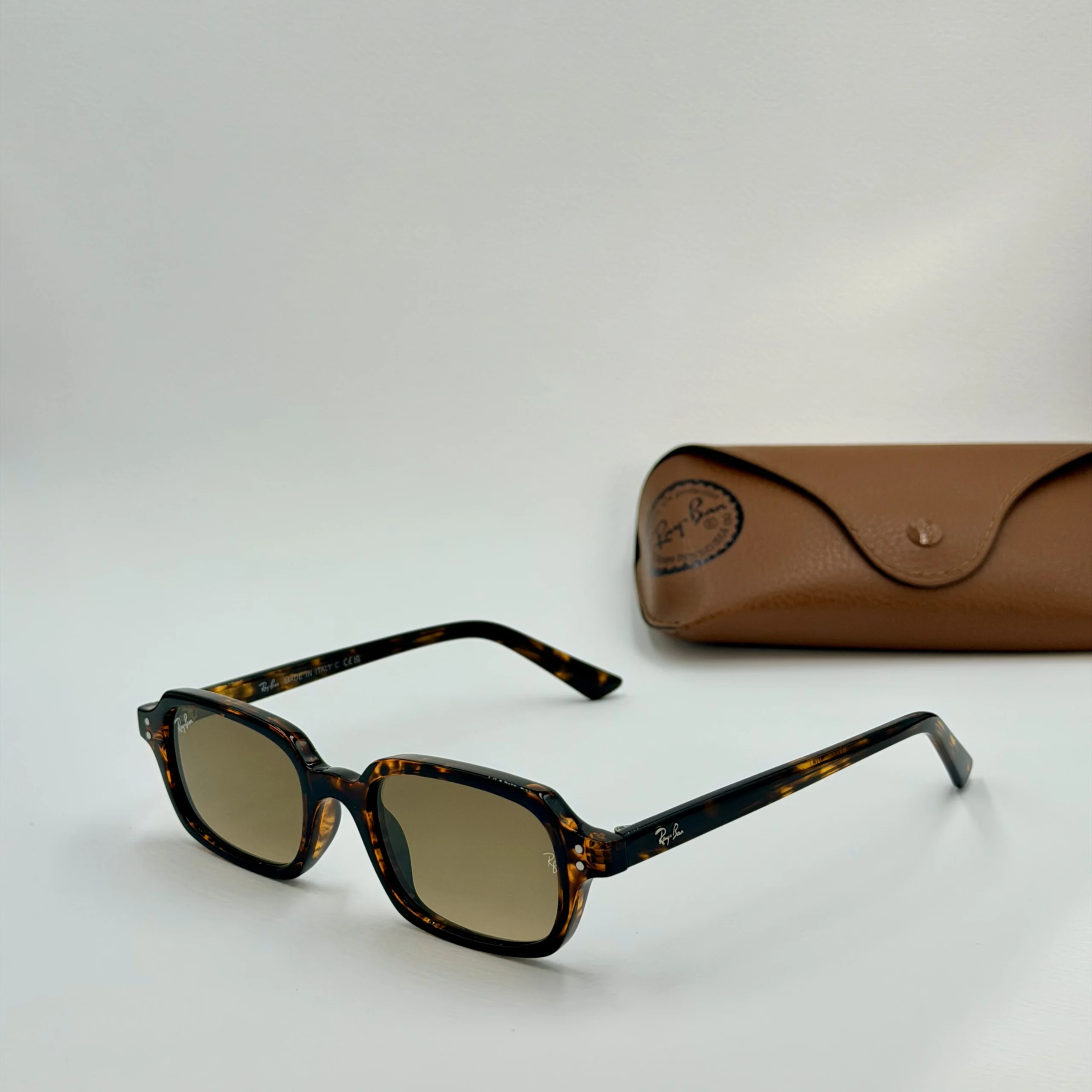 Ray-Ban ZURI RB4455