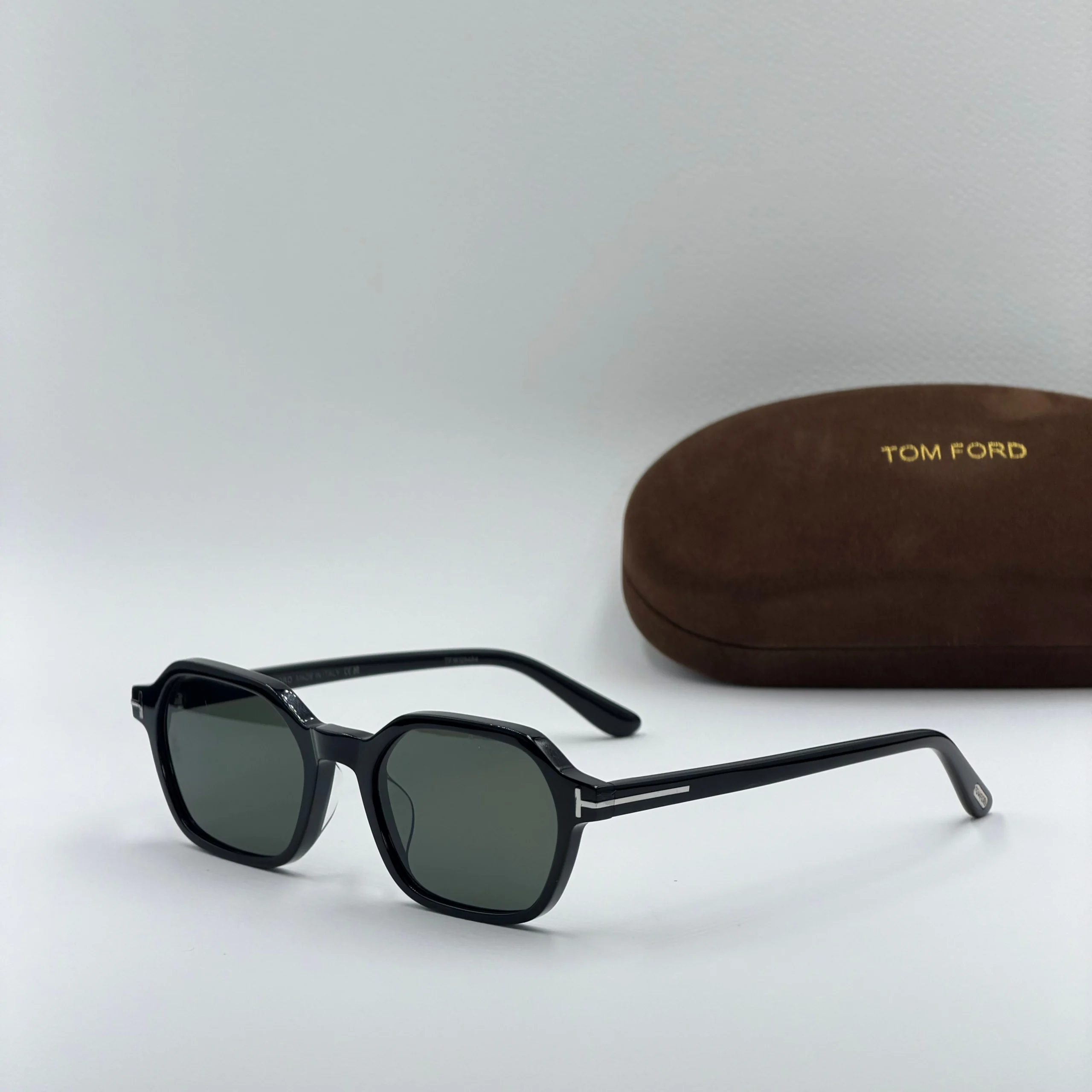 TOM FORD Joey TF1301 – Image 2